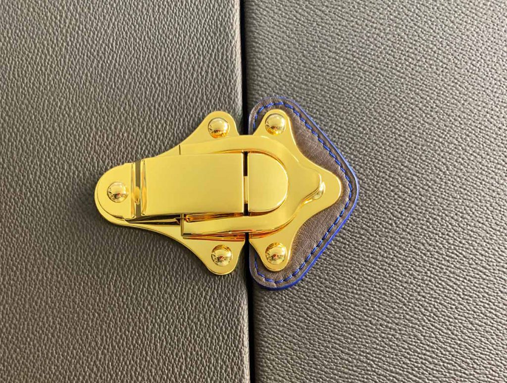 Beauty care trunk solid brass gold traitement clasp