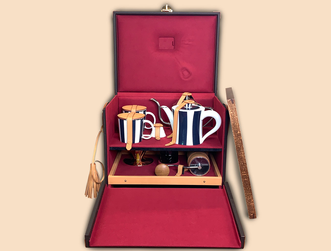 Coffee trunk opened with tray on the side and full interior
