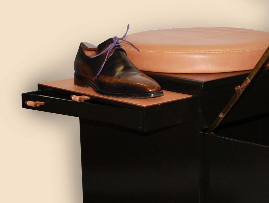 Figaro seat shine wax place opened shelf 1