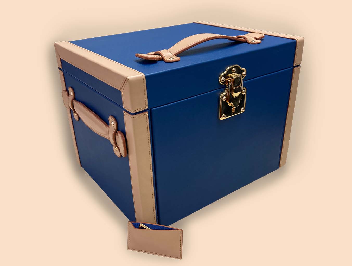 Jewellery vanity 3 drawers close