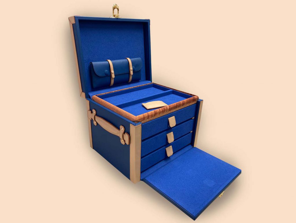 Jewellery vanity 3 drawers open