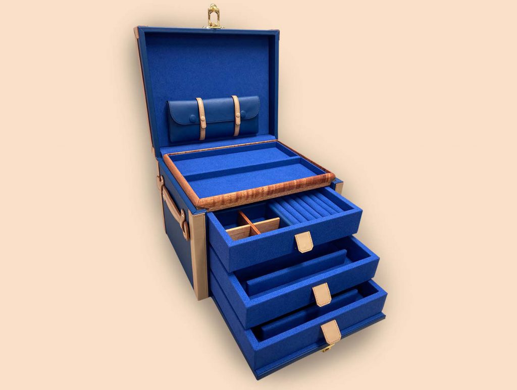 Jewellery vanity 3 drawers open deployed
