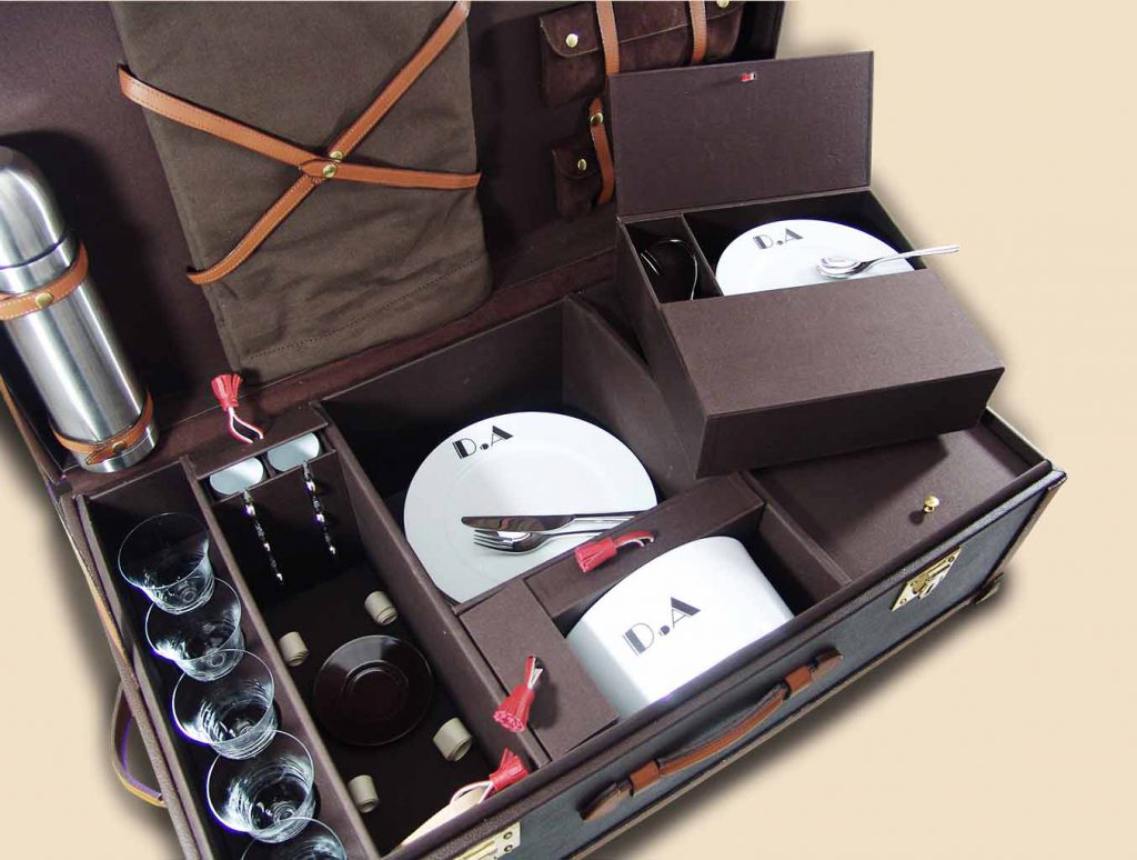 Lunchtime trunk AD details accessories