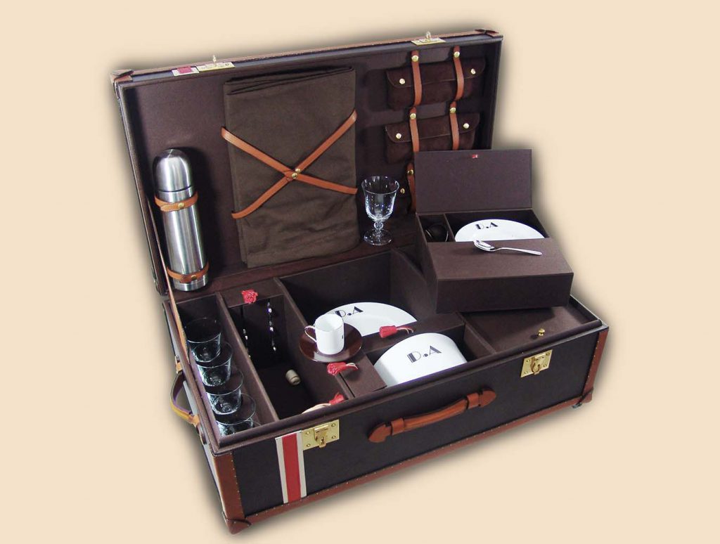 Lunchtime trunk AD open accessories 1