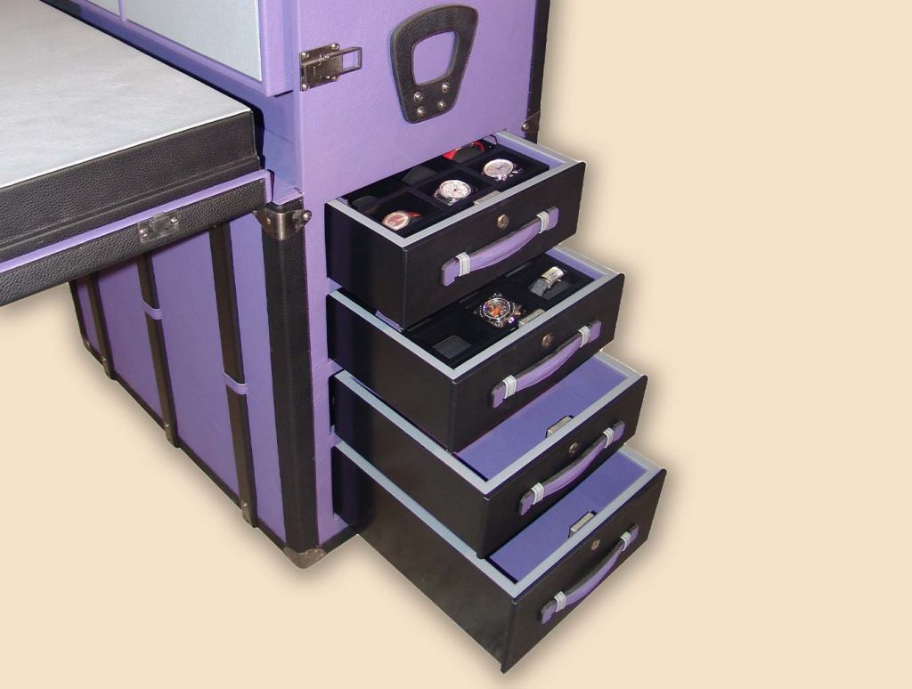 Presentation office trunk removable table for 36 watches 9 per drawers side