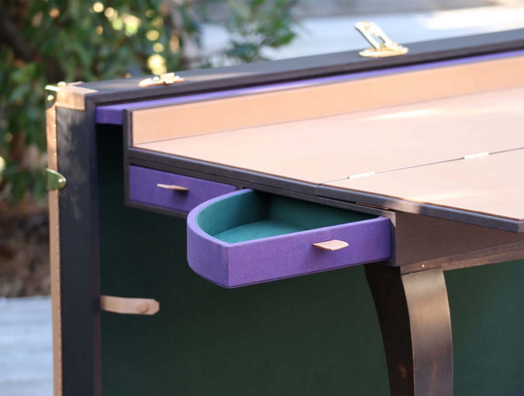 Scretary office mobile trunk hemispheric opened drawers details