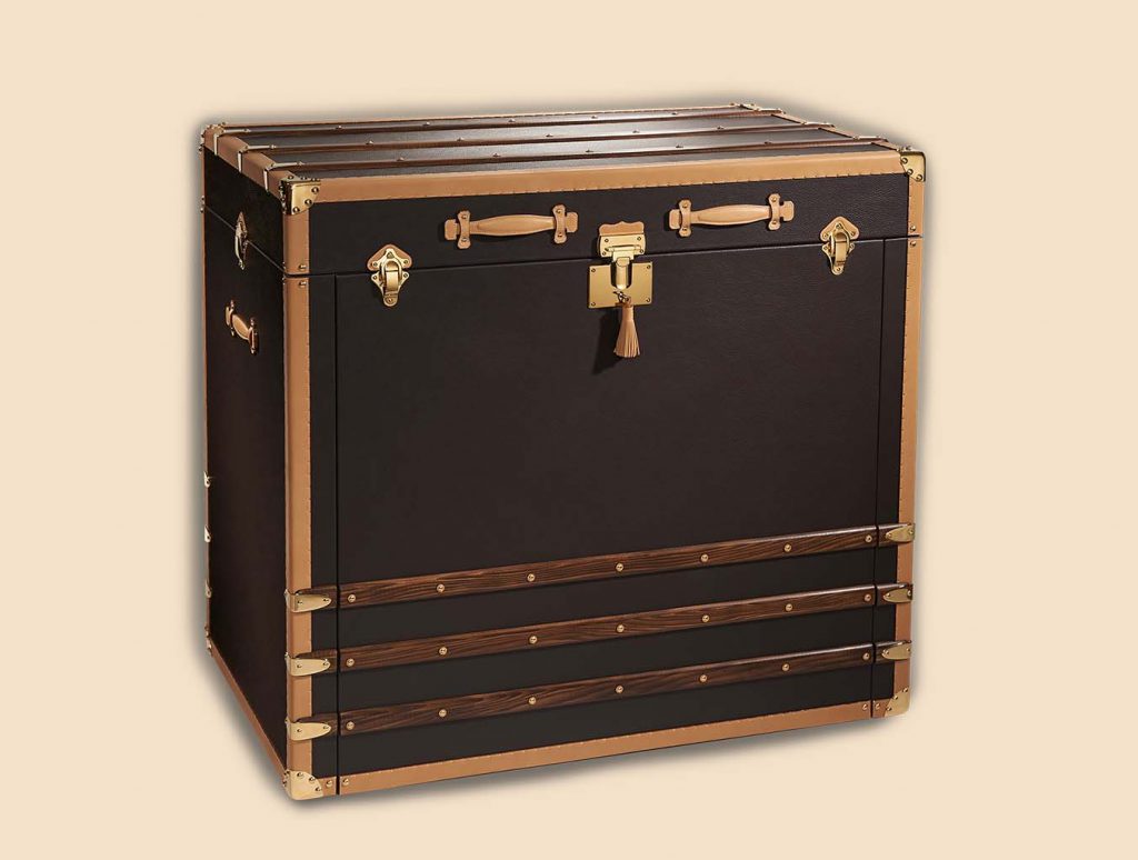 Shoes palace trunk 32 pairs closed